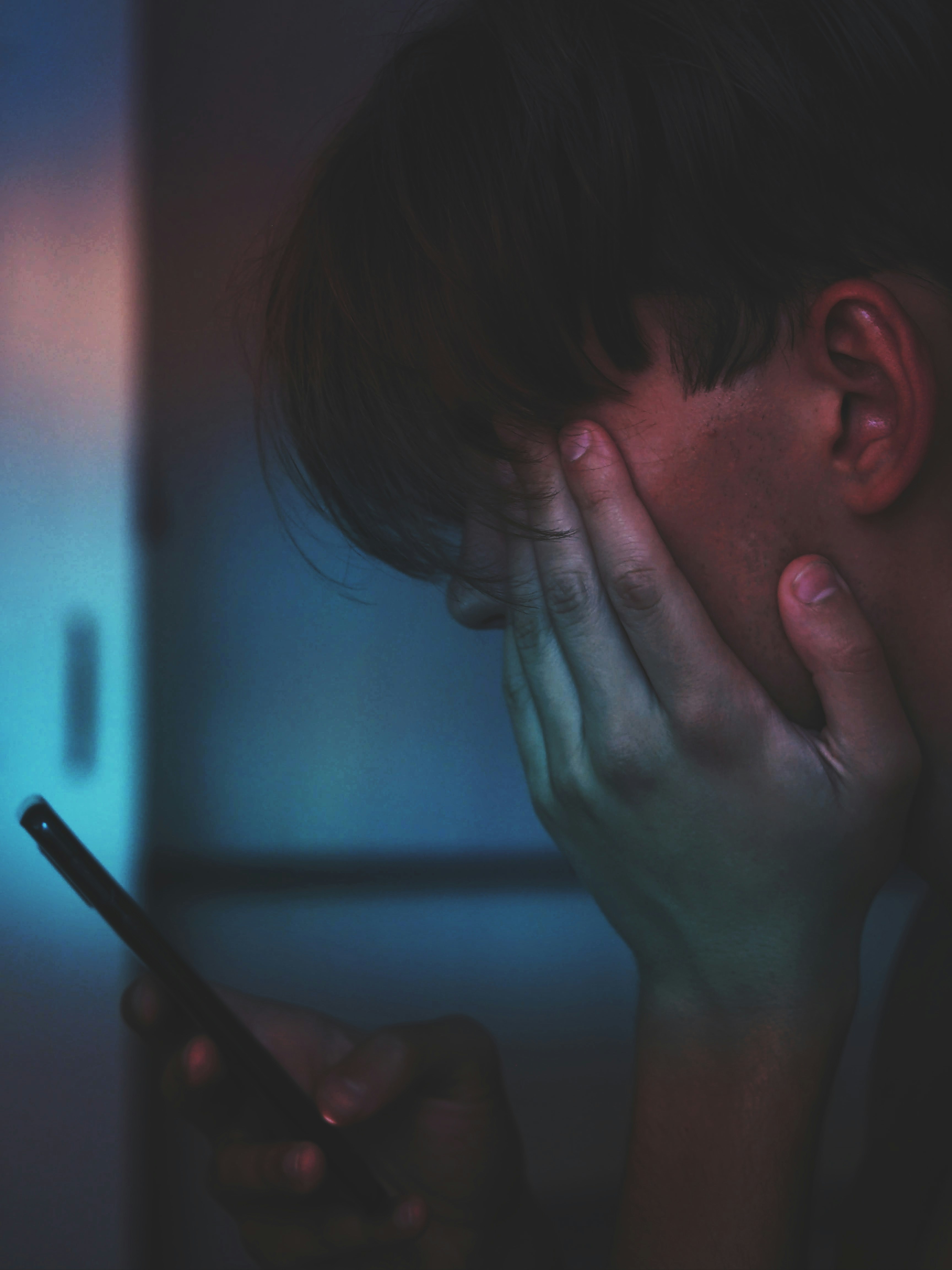 Personne utilisant son smartphone